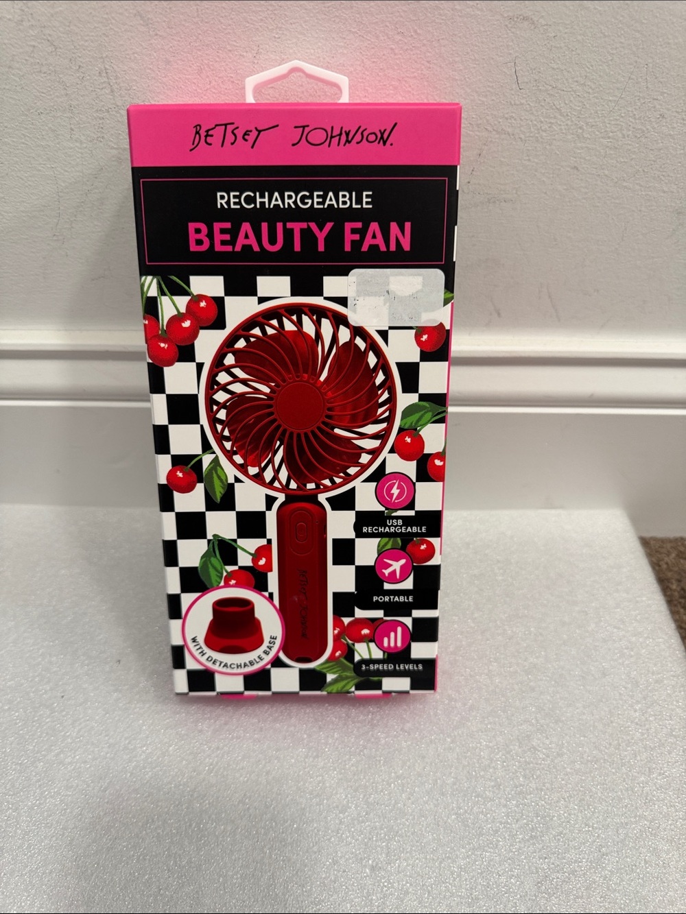 Betsey Johnson rechargeable beauty fan with detachable base NIB